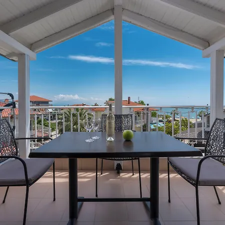 Paradise Apartment *